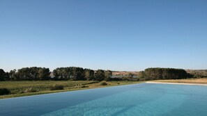 Sesongbasert utendørsbasseng