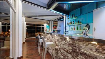 Apartment | Dining