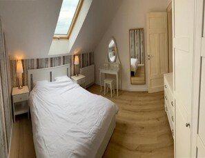 2 bedrooms, individually furnished, iron/ironing board, bed sheets