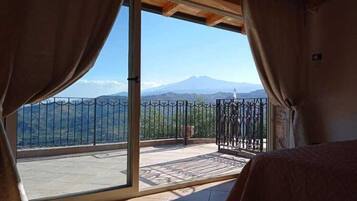 House | 3 bedrooms, individually furnished