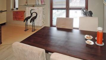 Apartment | Dining