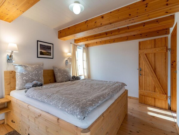 House | 2 bedrooms, individually furnished