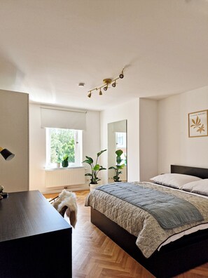 3 bedrooms, desk, iron/ironing board, free WiFi - Soulful Stay High-class, newly furnished & centrally located vacation apartment (Coburg)