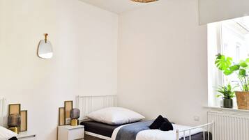 3 bedrooms, desk, iron/ironing board, free WiFi