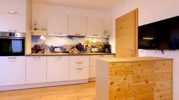 Apartment | Private kitchen | Electric kettle, highchair