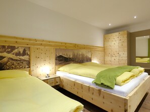 Apartment | 2 bedrooms, individually furnished, bed sheets - Top Holiday Flat in Fugen Near the ski Area (Fuegen)