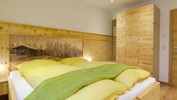 Apartment | 2 bedrooms, individually furnished, bed sheets