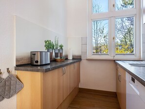 House | Private kitchen | High chair - Reihenhaus mit Wlan in Buchholz am Muritzsee (Buchholz)