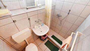 Apartment | Bathroom