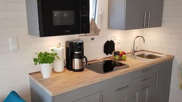 Mobile Home | Private kitchen | Electric kettle, toaster, high chair