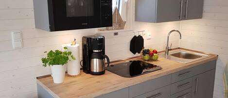 Casa rodante | Cocina privada | Tetera eléctrica, tostadora y periquera