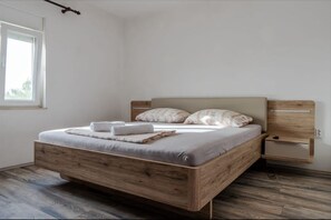 6 bedrooms, individually furnished - Holiday Home Stipe, Vrsi-mulo Near Nin-formerly TUI Ferienhaus (Vrsi)