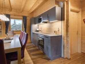 Private kitchen - Chalet in Fugen Near Spieljochbahn (Fuegen)