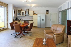 ハウス | 専用キッチン | 電気ポット、トースター、ハイチェア