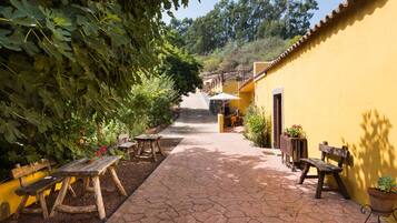 ํ์ฐ์ค | ์ธ๊ด