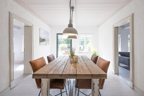 Apartment | Dining - Stylische Ferienwohnung in Laendlicher Idylle (Wobbenbüll)