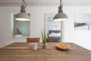 Apartment | Dining - Stylische Ferienwohnung in Laendlicher Idylle (Wobbenbüll)