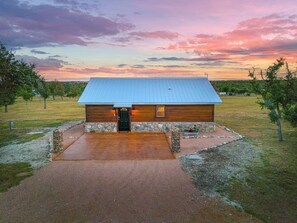 Exterior - Rockin' R - Shooting Star Cabin (Fredericksburg)