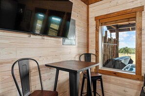 Dining - Rockin' R - Shooting Star Cabin (Fredericksburg)