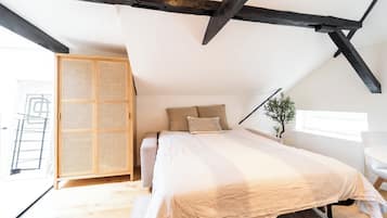 Travel cot, WiFi