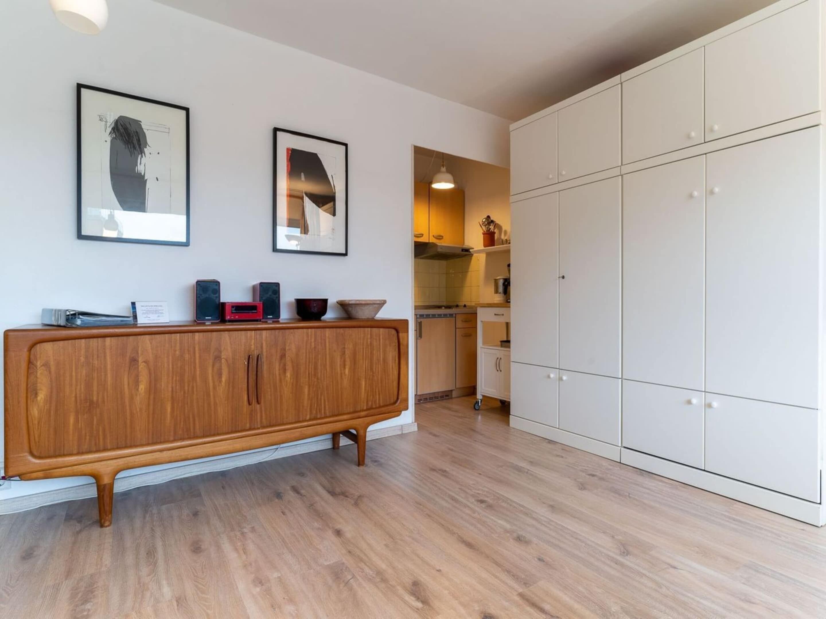 1 habitación y muebles diferentes 