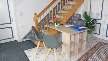 Apartment | Meja sambut tetamu