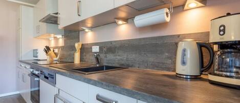 Apartment | Private kitchen | Electric kettle, toaster