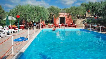 Apartamento | Piscina | Una piscina al aire libre