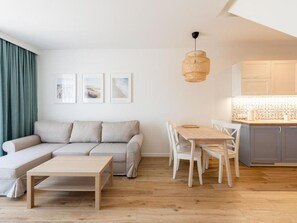 House | Dining - Holiday Home in Grzybowo Near Wide Beach (Kołobrzeg)