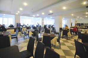 Apartment | Dining