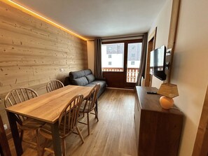 TV - Renovated studio for 4, ski-in/ski-out, south-facing balcony (Tignes)