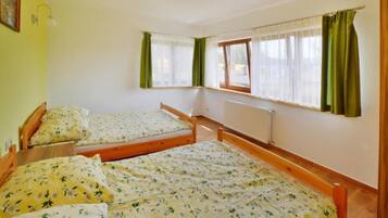 House | 1 bedroom, individually furnished, bed sheets