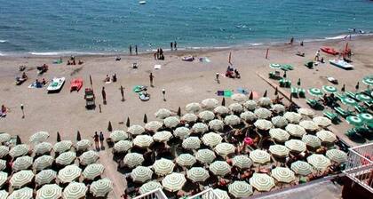 Directly on the Beach: Residence Stella Maris in Pietra Ligure