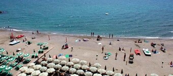 Directly on the Beach: Residence Stella Maris in Pietra Ligure