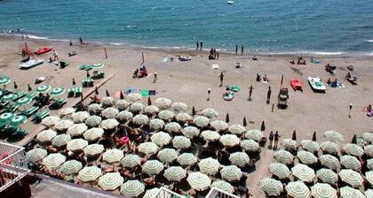 Directly on the Beach: Residence Stella Maris in Pietra Ligure