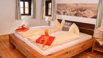 House | 5 bedrooms, bed sheets