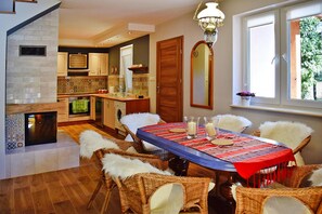 House | Dining