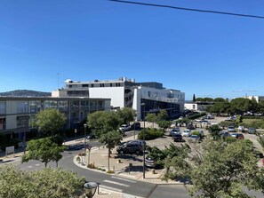 Aparcamiento en las instalaciones