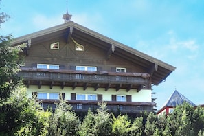 Exterior - Chalet in Dienten With Ski-in Access & Sauna (Dienten am Hochkoenig)