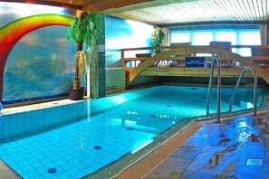 Apartemen | Kolam renang | Kolam renang indoor dan kolam renang outdoor