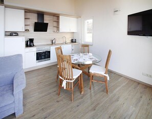House | Private kitchen | Electric kettle, toaster, highchair - Ferienhaus Seeblick, Furstenwerder (Nordwestuckermark)