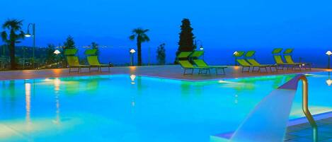 Apartment | Pool | Outdoor pool
