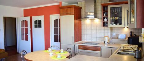 Apartment | Private kitchen | Electric kettle, toaster