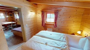 Chalé | 4 quartos, individualmente mobiliados, roupa de cama