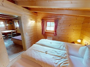 Chalet | 4 bedrooms, individually furnished, bed sheets - Chalet in Wildkogel Near Ski Slopes & Pool (Neukirchen am Grossvenediger)