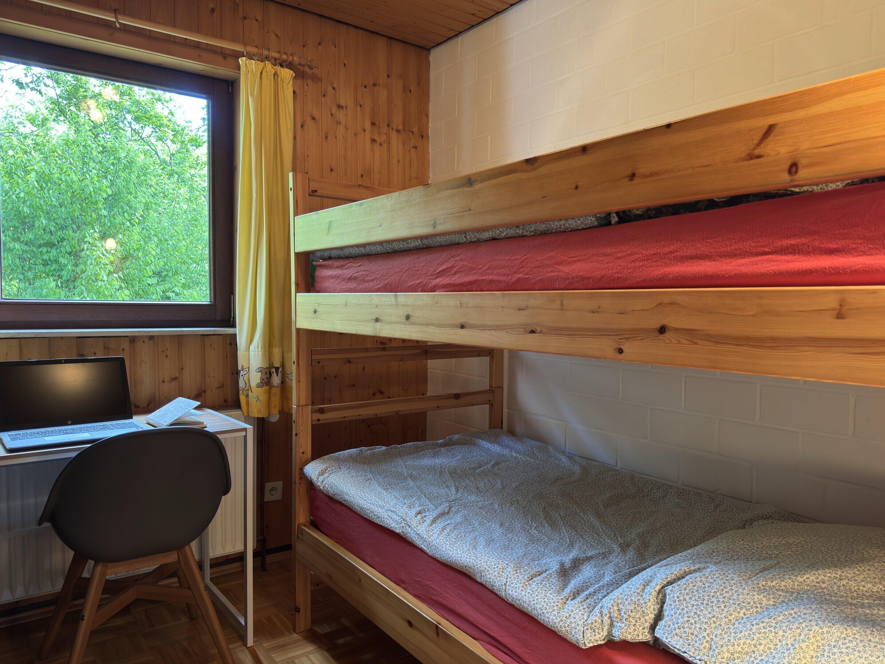 Rumah | 3 kamar tidur dan dilengkapi dengan perabotan berbeda-beda