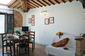 Apartment | Dining - Fattoria Bio Pieve a Salti, Montalcino (Montalcino)