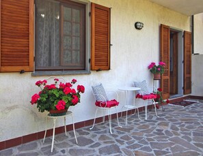 House | Balcony - Holiday Home in Camaiore With Mountain Views (Camaiore)