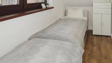 House | 3 bedrooms, individually furnished, bed sheets