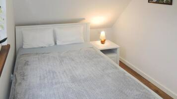 House | 3 bedrooms, individually furnished, bed sheets